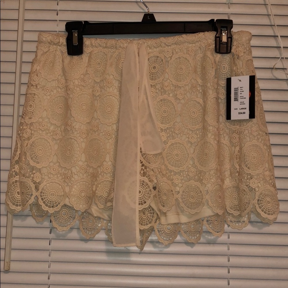 NWT juniors cream crochet shorts